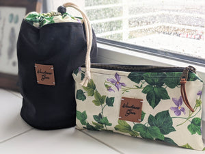 Drawstring Toiletry Bag with water resistant Oilcloth || Kulturbeutel mit Wachstuch || Toiletry Kit | "Wild Violets" Design